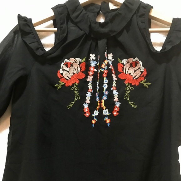 📦S•O•L•D NWT ALTARD STATE Cold Shoulder Blouse - Picture 4 of 7